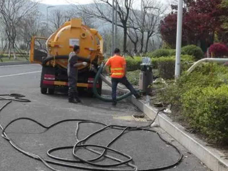 南宁西乡塘周边专业管道疏通高压水流清洗化粪池吸污