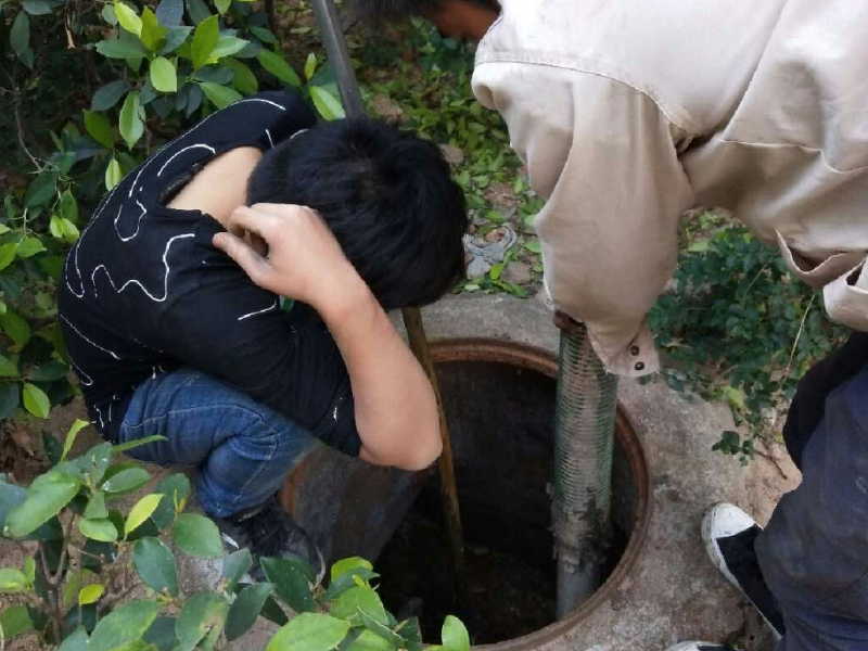 西乡塘明秀路隔油池清理，疏通下水道，清理化粪池
